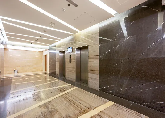 Cozy Studio Near Dubai Central Mall